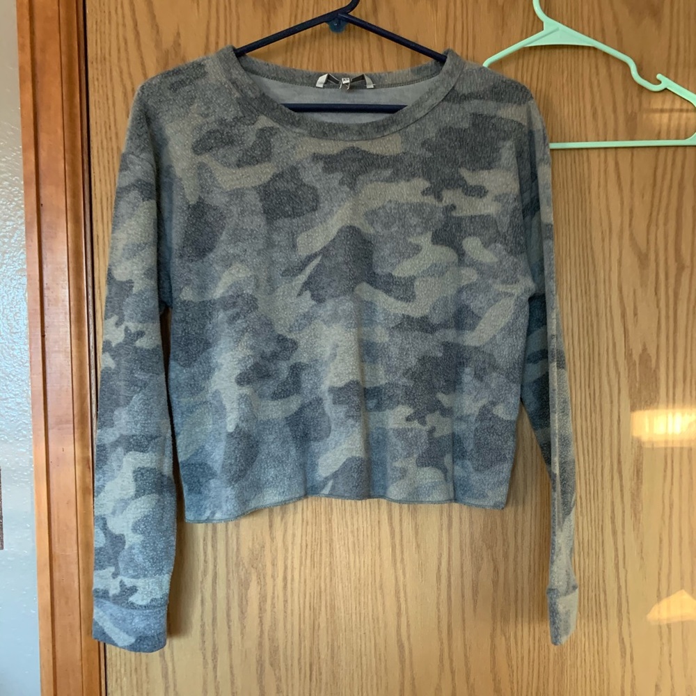 Cropped crewneck